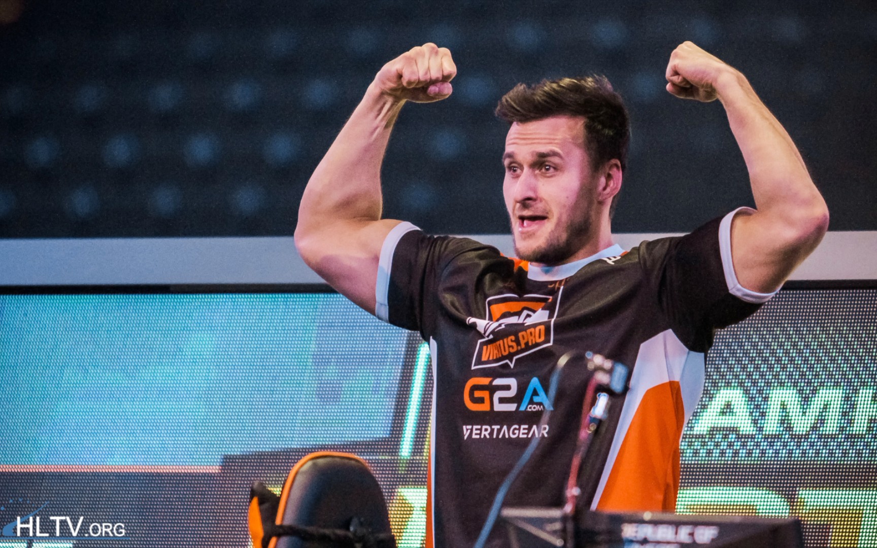 伪致敬 pashabiceps