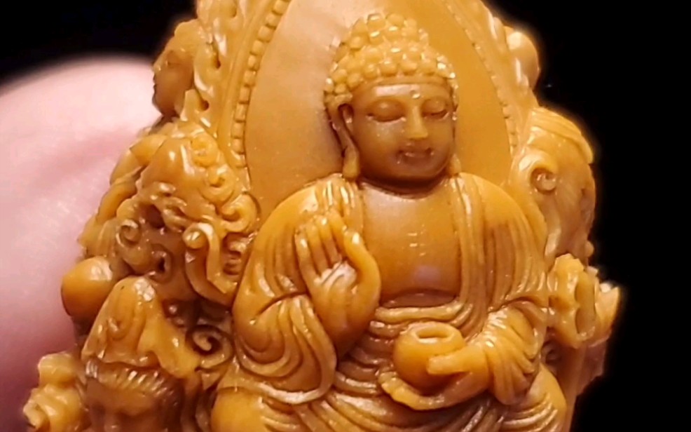 单籽重器万佛朝宗,满工雕刻,非常精致