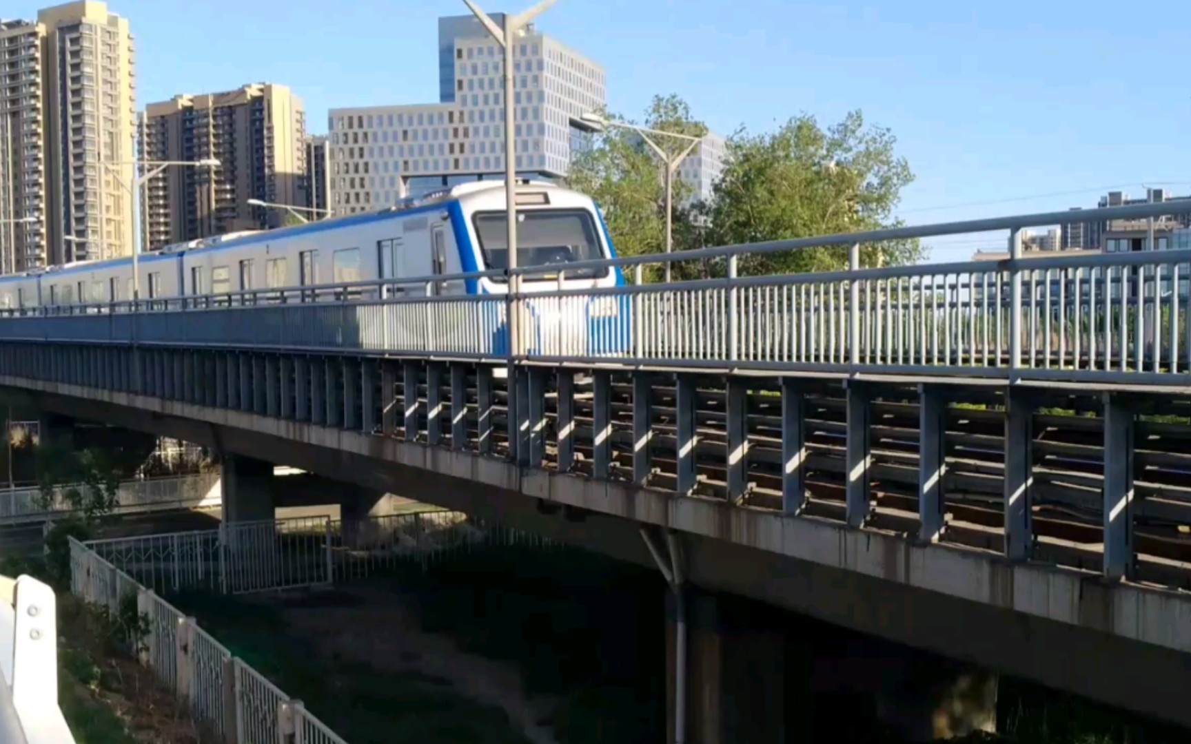 北京地鐵13號線列車行駛視頻