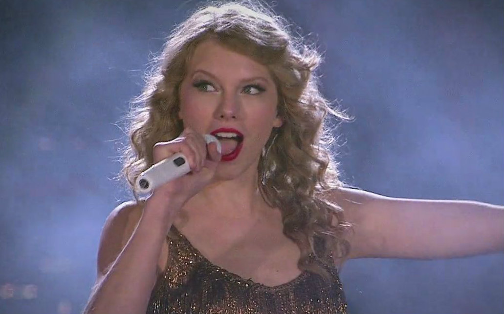 [图]♥Taylor Swift♥ Sparks Fly现场版