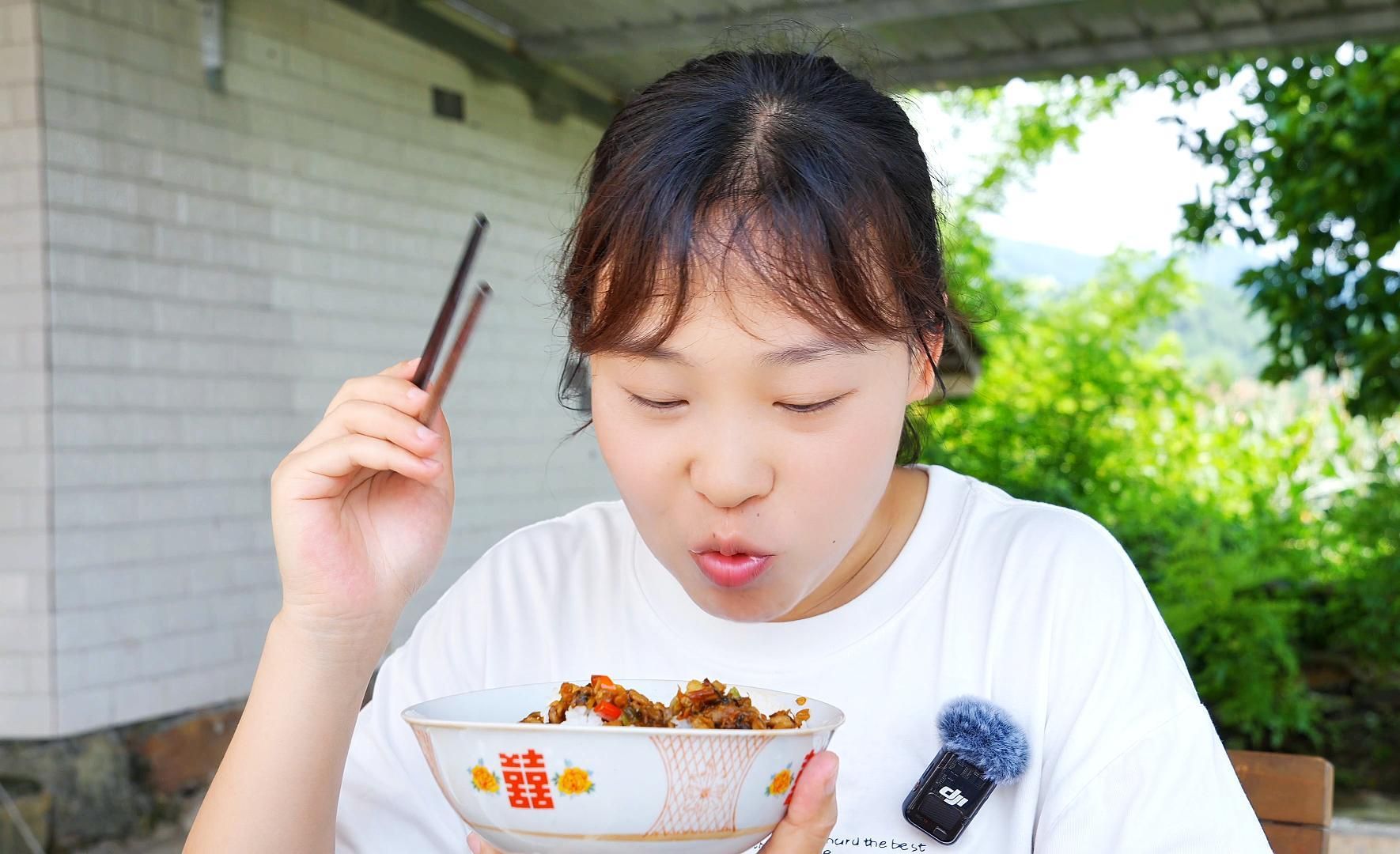 肉沫豇豆外婆菜,咸香开胃好吃不贵,又一道下饭菜被秋妹轻松拿捏哔哩哔哩bilibili