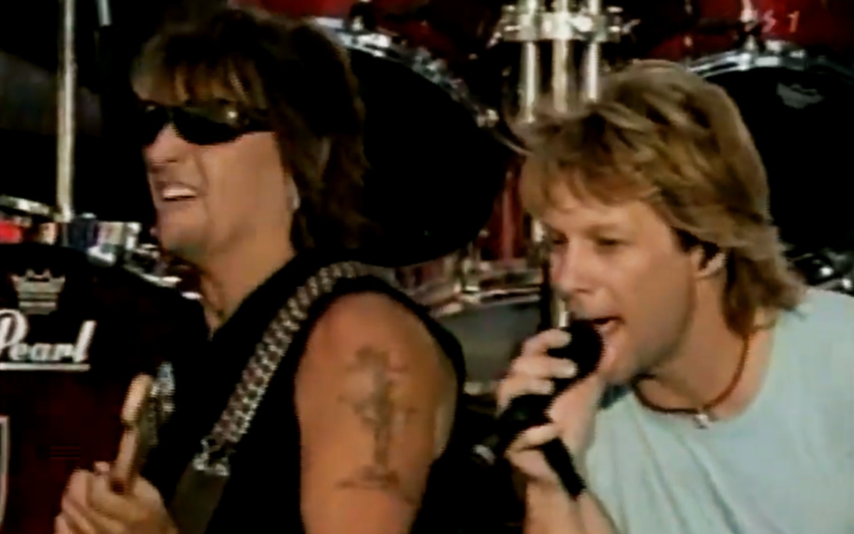 [图]Bon Jovi 2002年美国时代广场演唱会