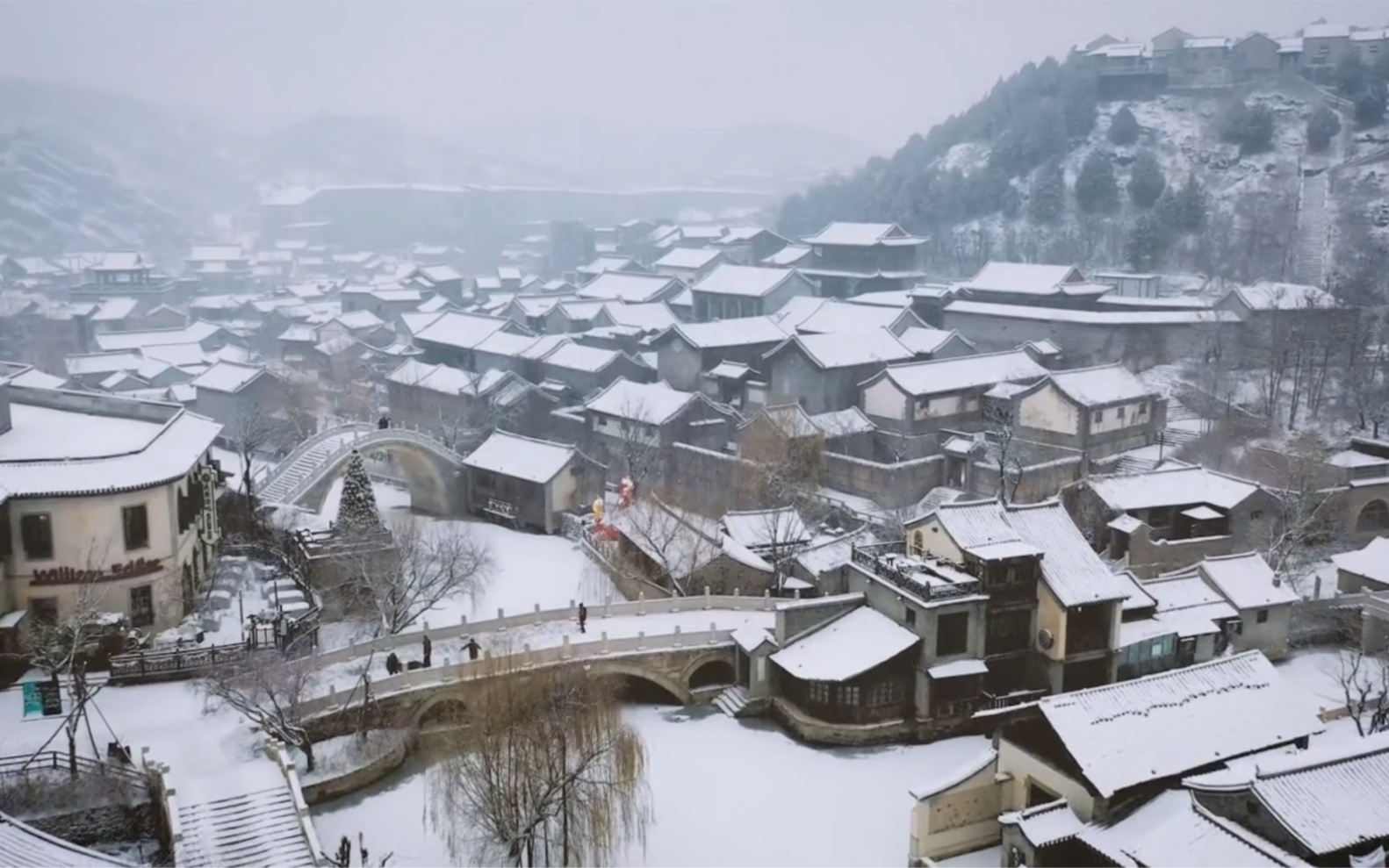 [图]“柴门闻犬吠，风雪夜归人”