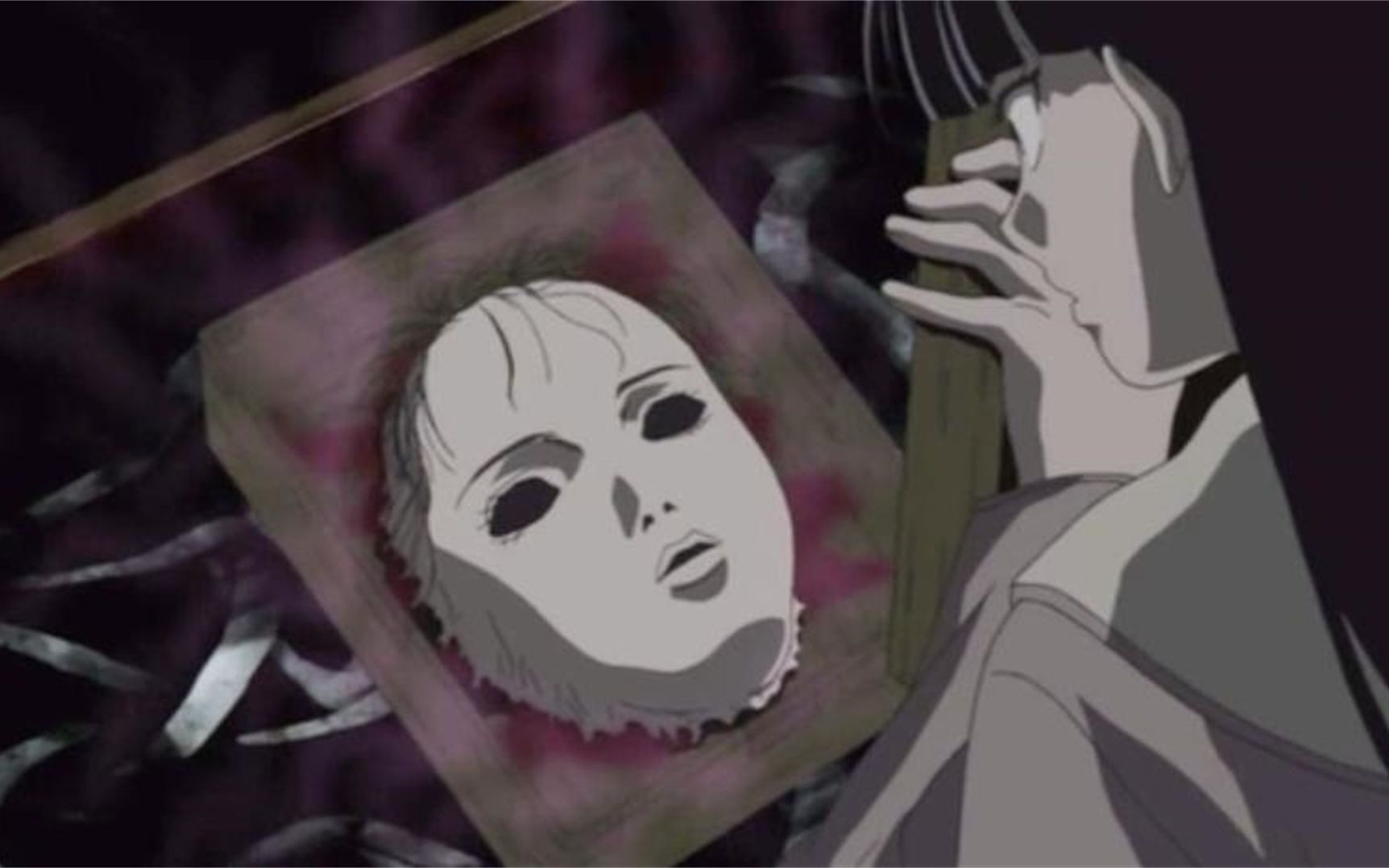 动画:女孩发现个人皮面具,想到最近怪事连连,意识到大事不好了