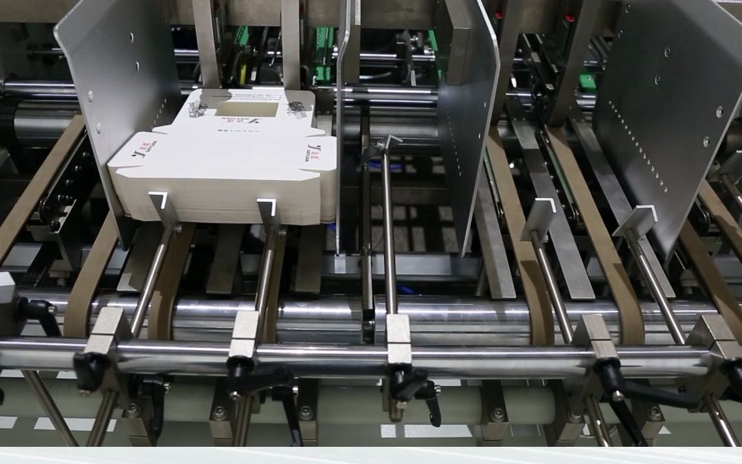 餐饮包装-全自动贴窗机#自动贴窗机 #贴窗机 #包装盒贴窗机_哔哩哔哩