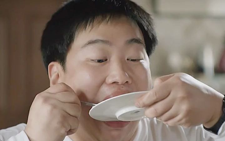 【请回答1988】正峰欧巴不管吃什么东西都一脸幸福的样子!