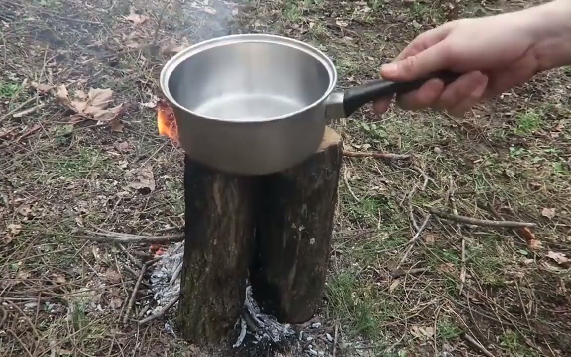 [图]7个必须知道的篝火技巧7 Campfire Techniques Every Man Must Know About