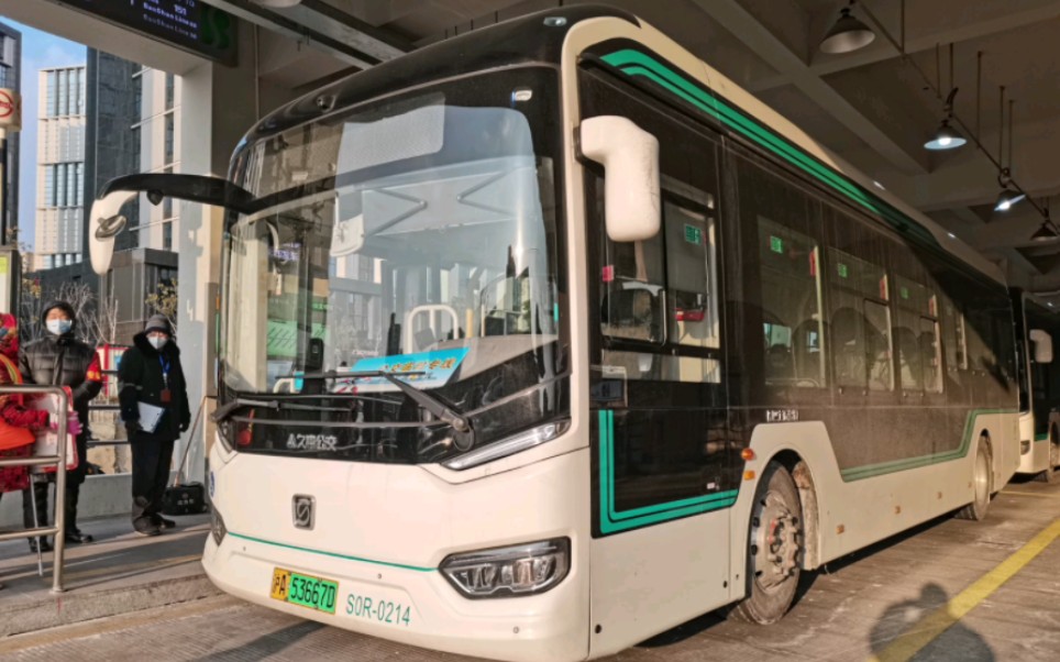 上海地铁3号线接驳公交站的公交车(内涵稀有货)