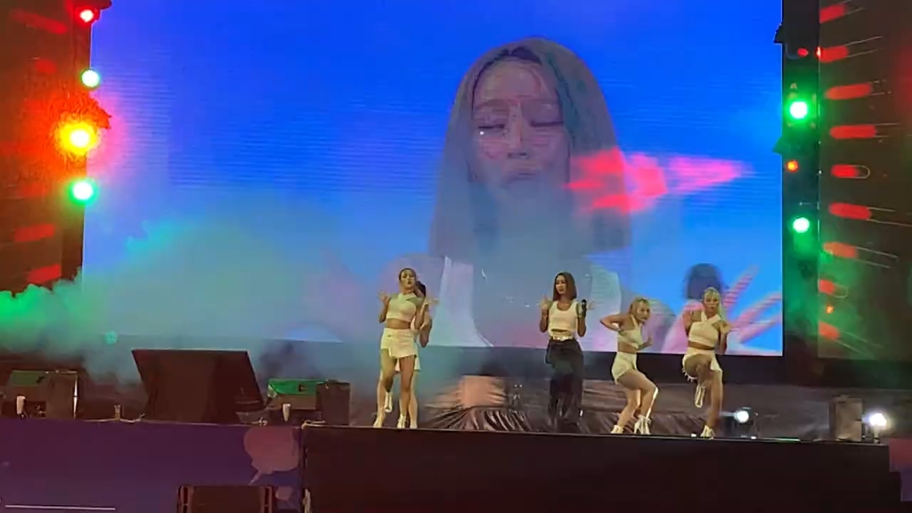 [图]220910.金孝琳越南公演 < Hello Vietnam + no thanks+hello.Goodbye> Hyolyn