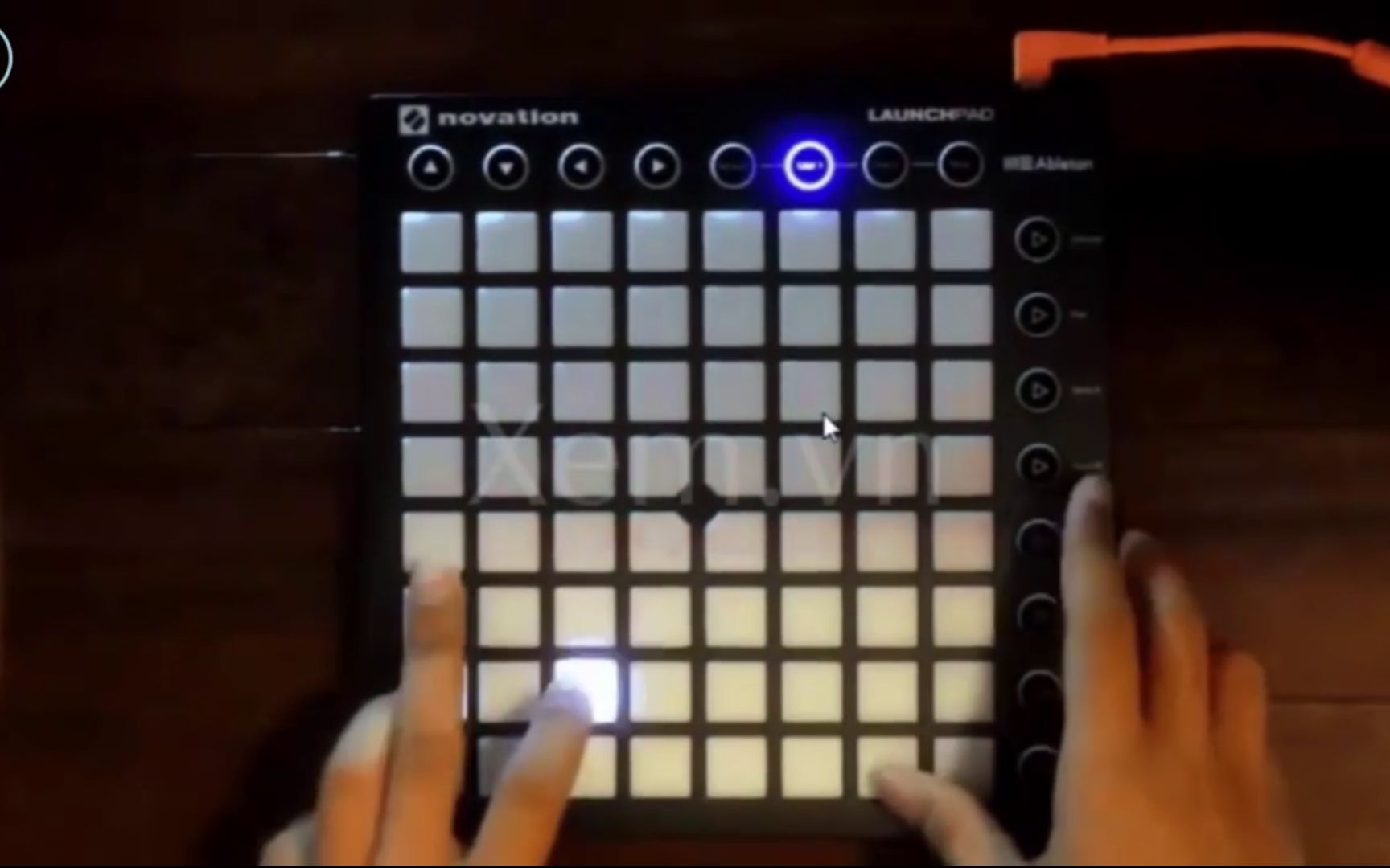 [图][LIVE - LAUNCHPAD] - CHÚNG TA KHÔNG THUỘC VỀ NHAU - REMIX -