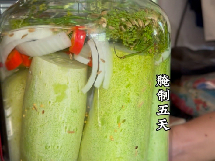 传统方法制作酸黄瓜脆爽又解腻