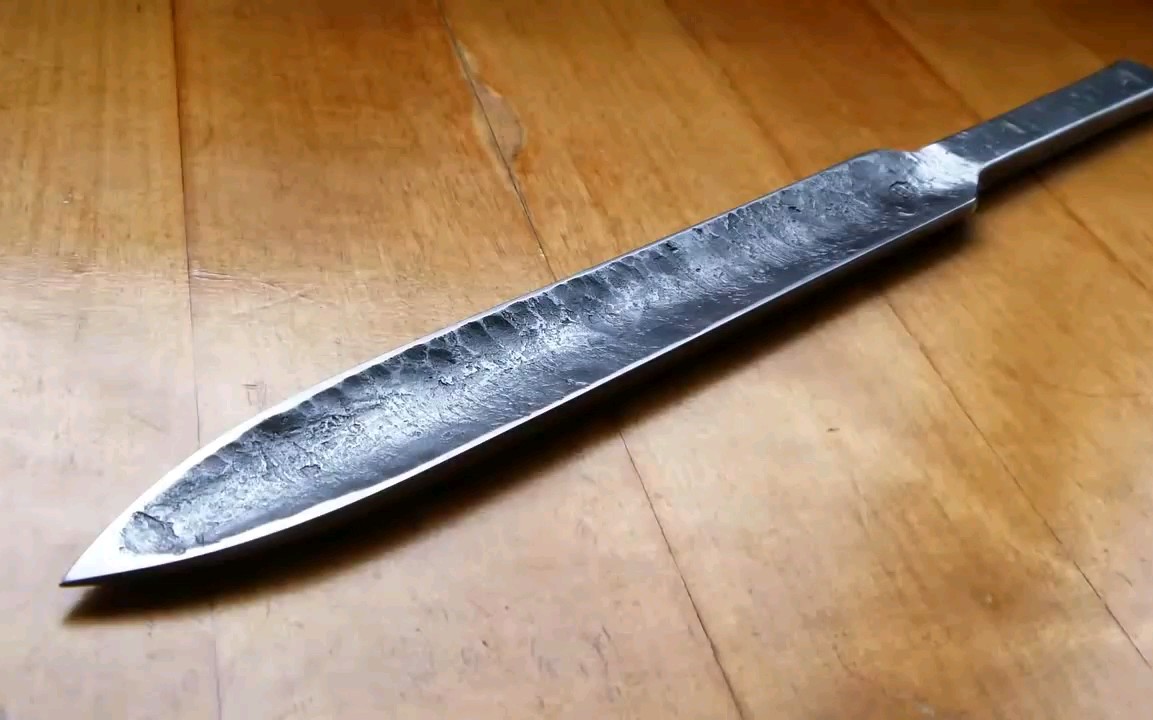 shurap搬运用火车承重弹簧制作一把飞刀