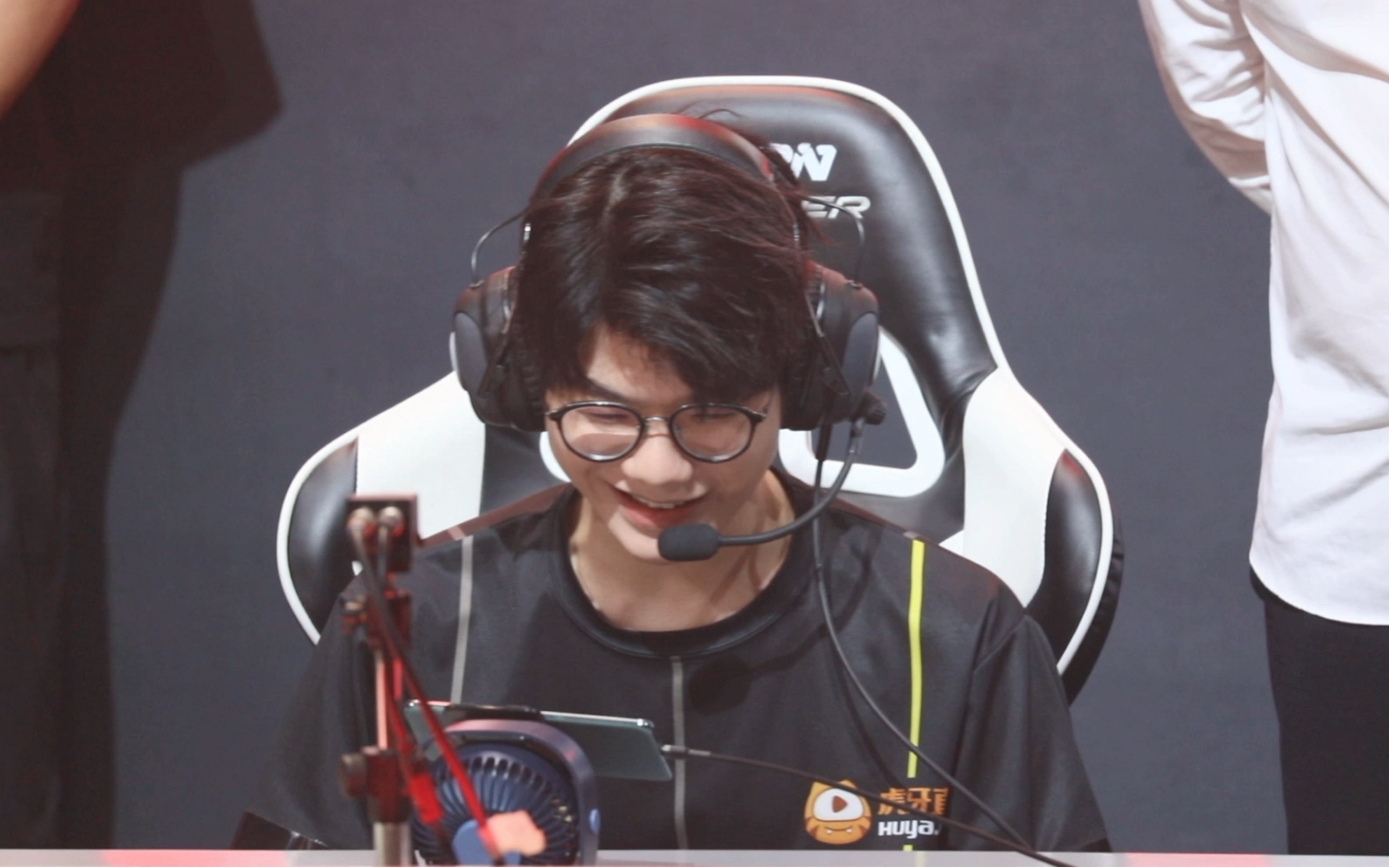 33svan你究竟看到了什么笑得如此大声