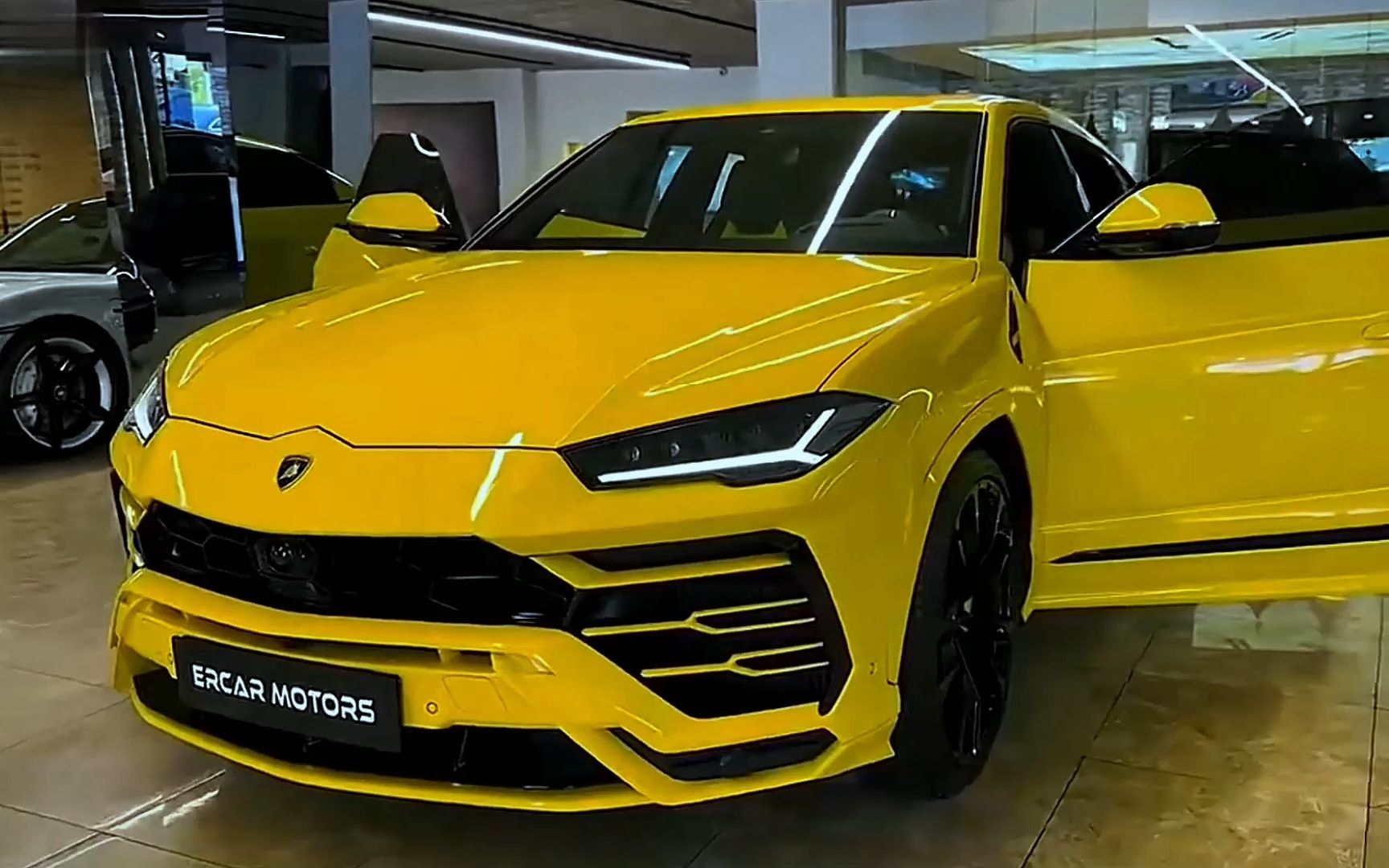 2023款兰博基尼urus帅气登场!配四驱 8at,爆650马力,零百3.6s