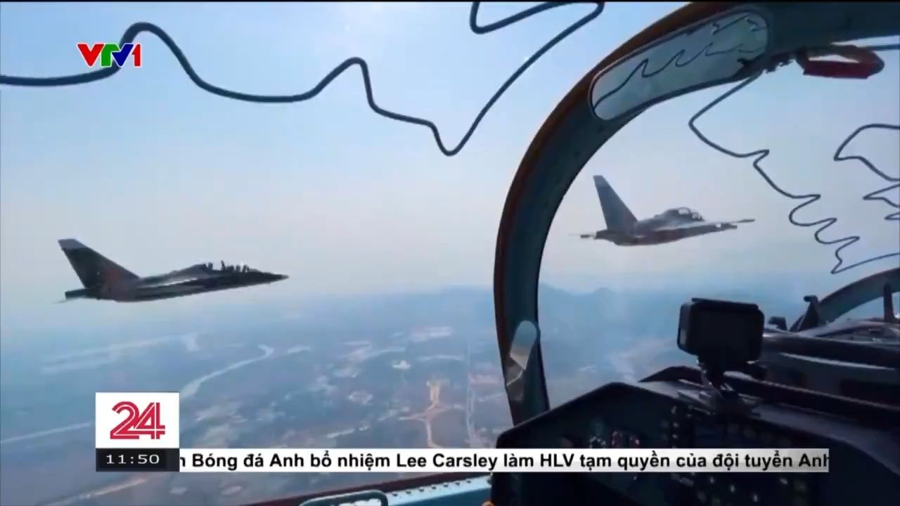 越南人民军空军雅克-130教练机进行编队飞行训练为越南人民军建军80