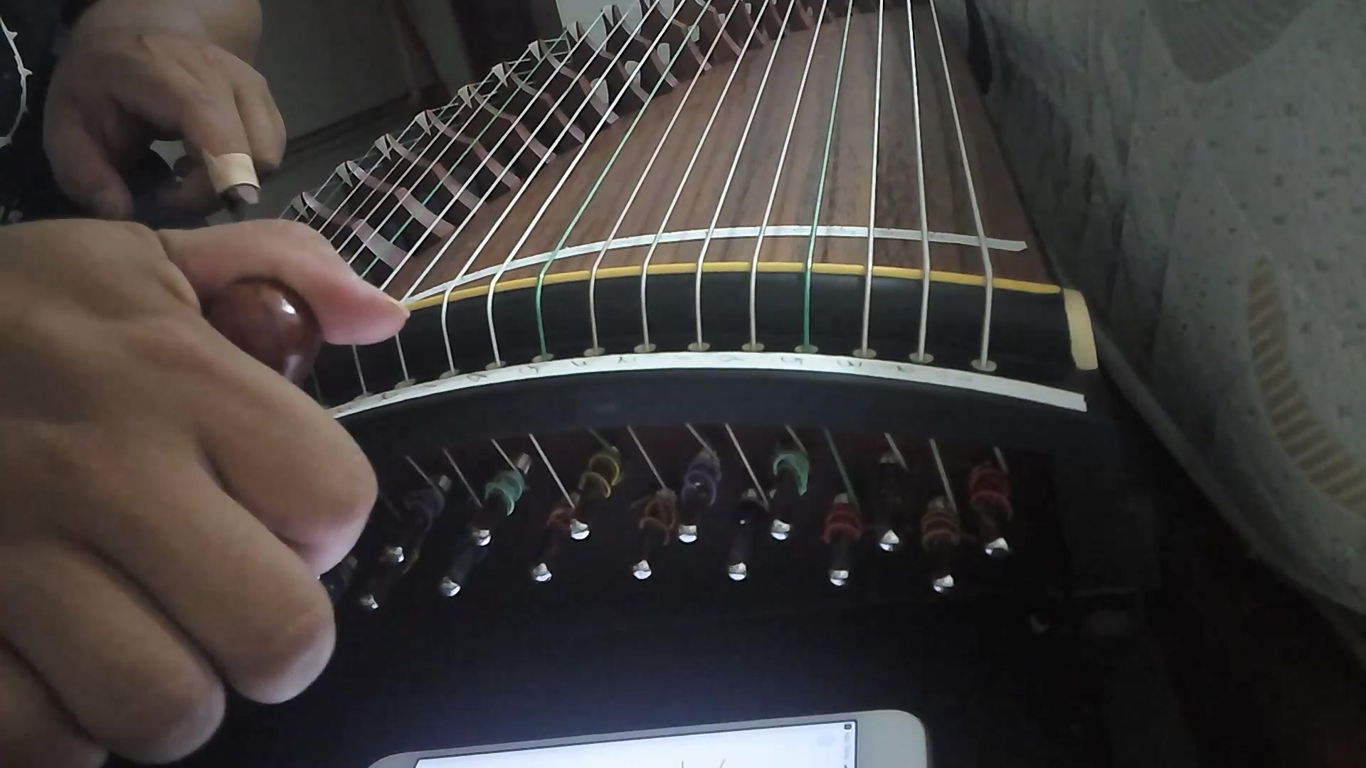 萌新古筝男初次调音断弦记--颤抖的小胖手