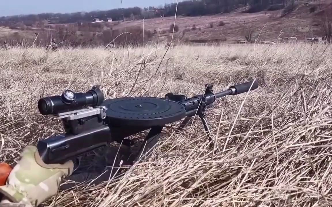 dp-27大盘鸡机枪配备消声器光瞄_哔哩哔哩_bilibili