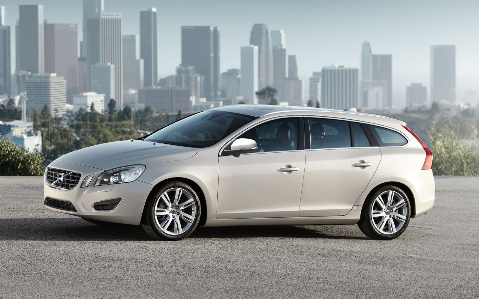 大众蔚揽和沃尔沃v60谁的保值率高?离地间隙高?