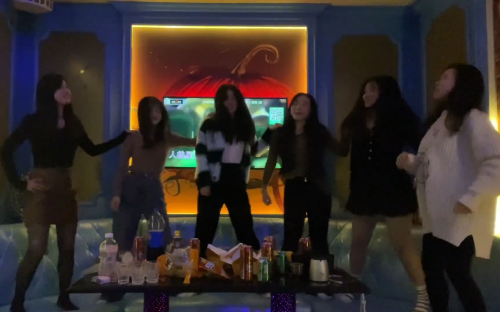 河北铺ktv又开新瓜,4男六女最新后续来了