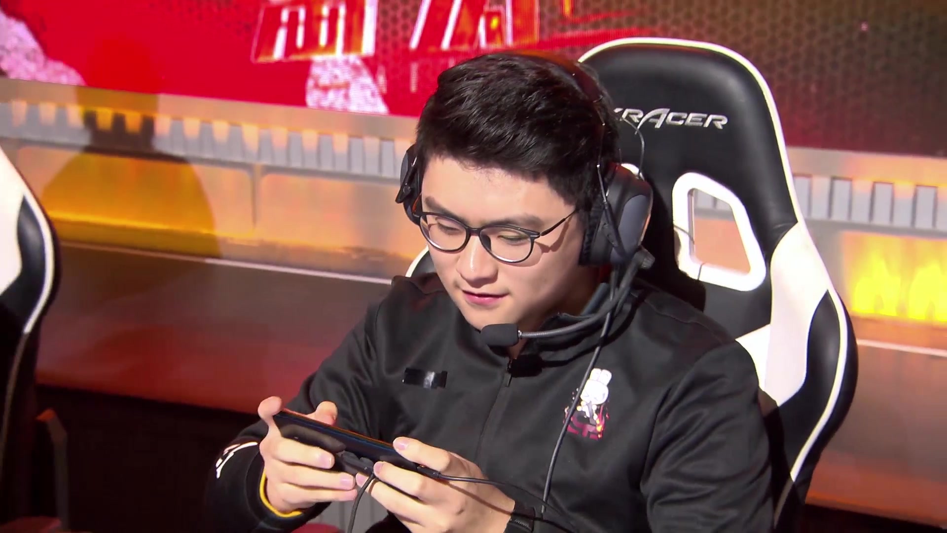 【pel突围赛b组第四天】电竞彭于晏大秀抖肩舞