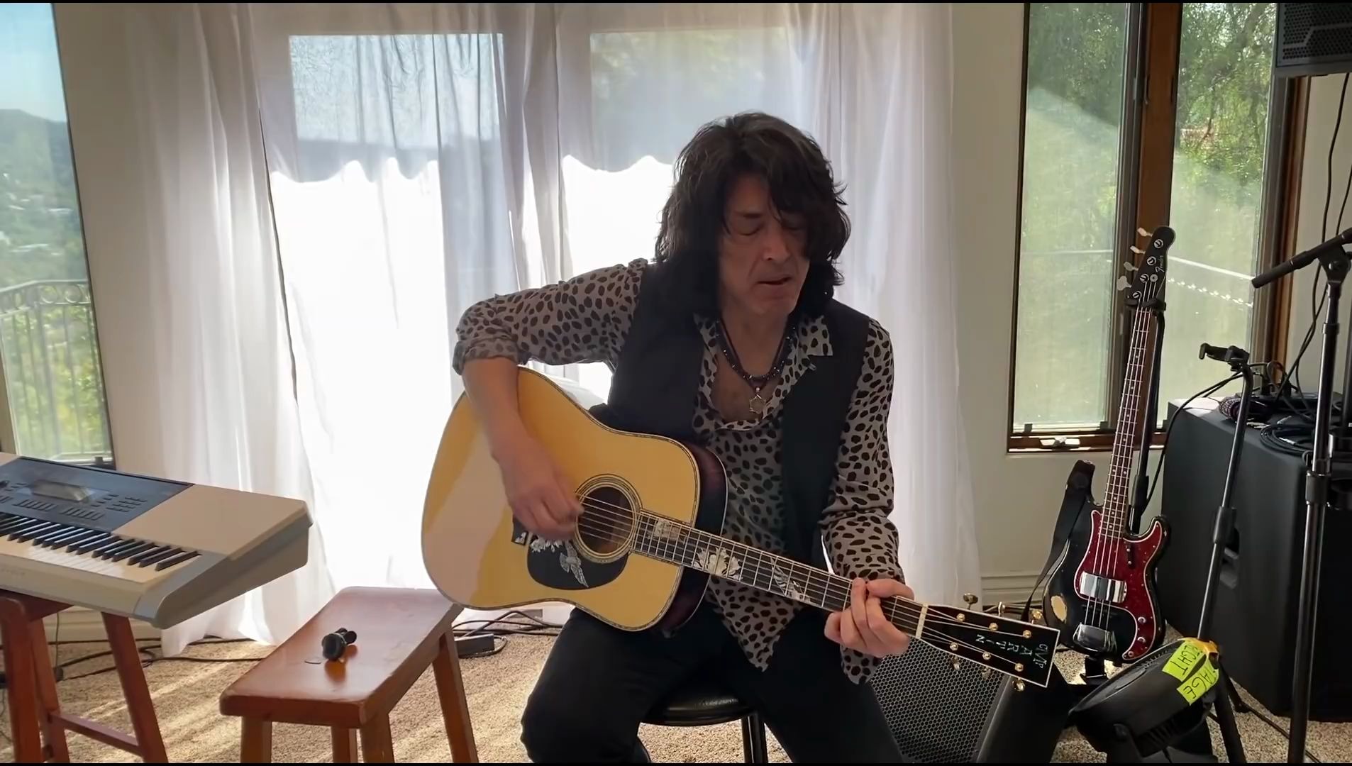 paul stanley sings "everytime i look at you"_哔哩哔哩 (゜-゜)つ