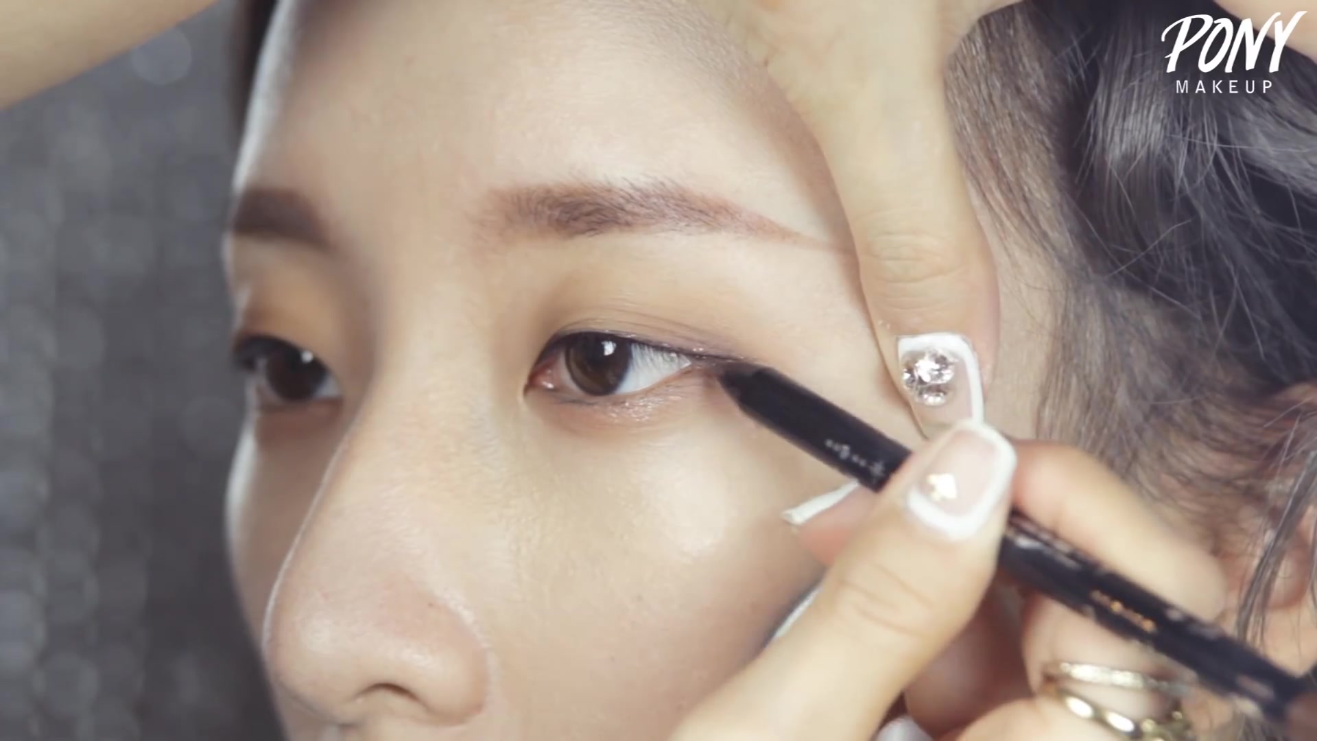 ponykoreanmakeupformonolids