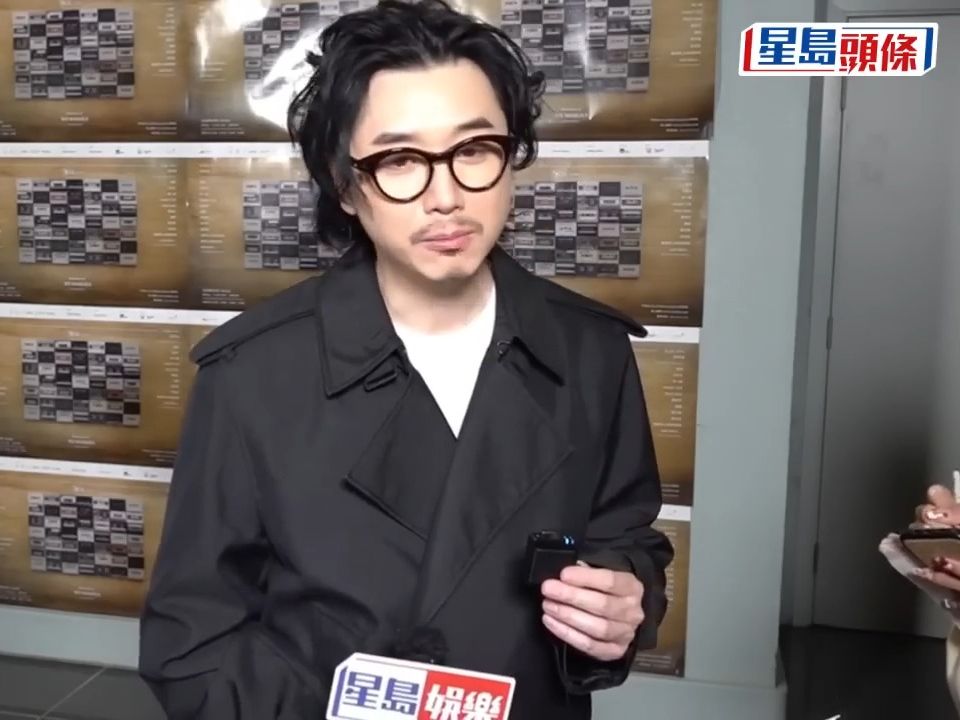 edward chan作品展爆意外!陈柏宇台阶跌倒需坐轮椅离场