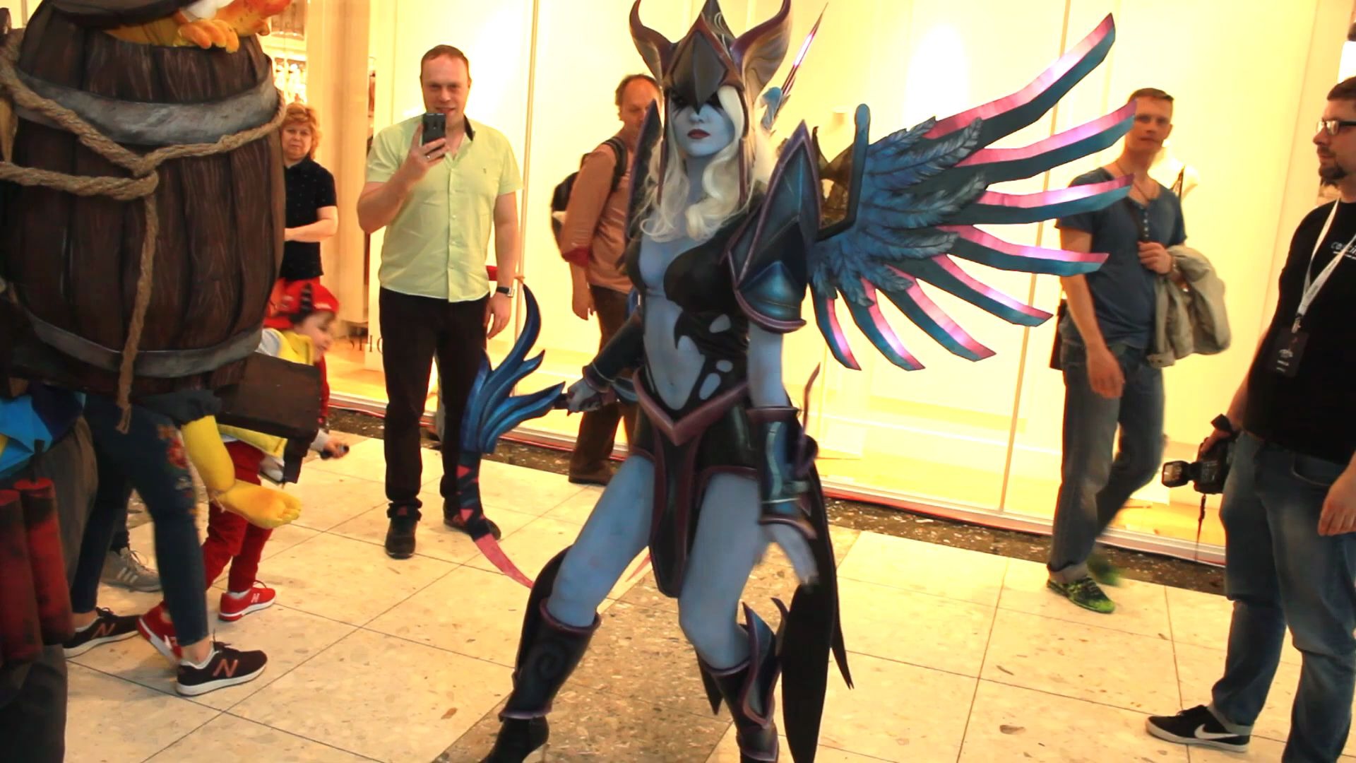 刀塔2:俄罗斯漫展上的复仇之魂cosplay