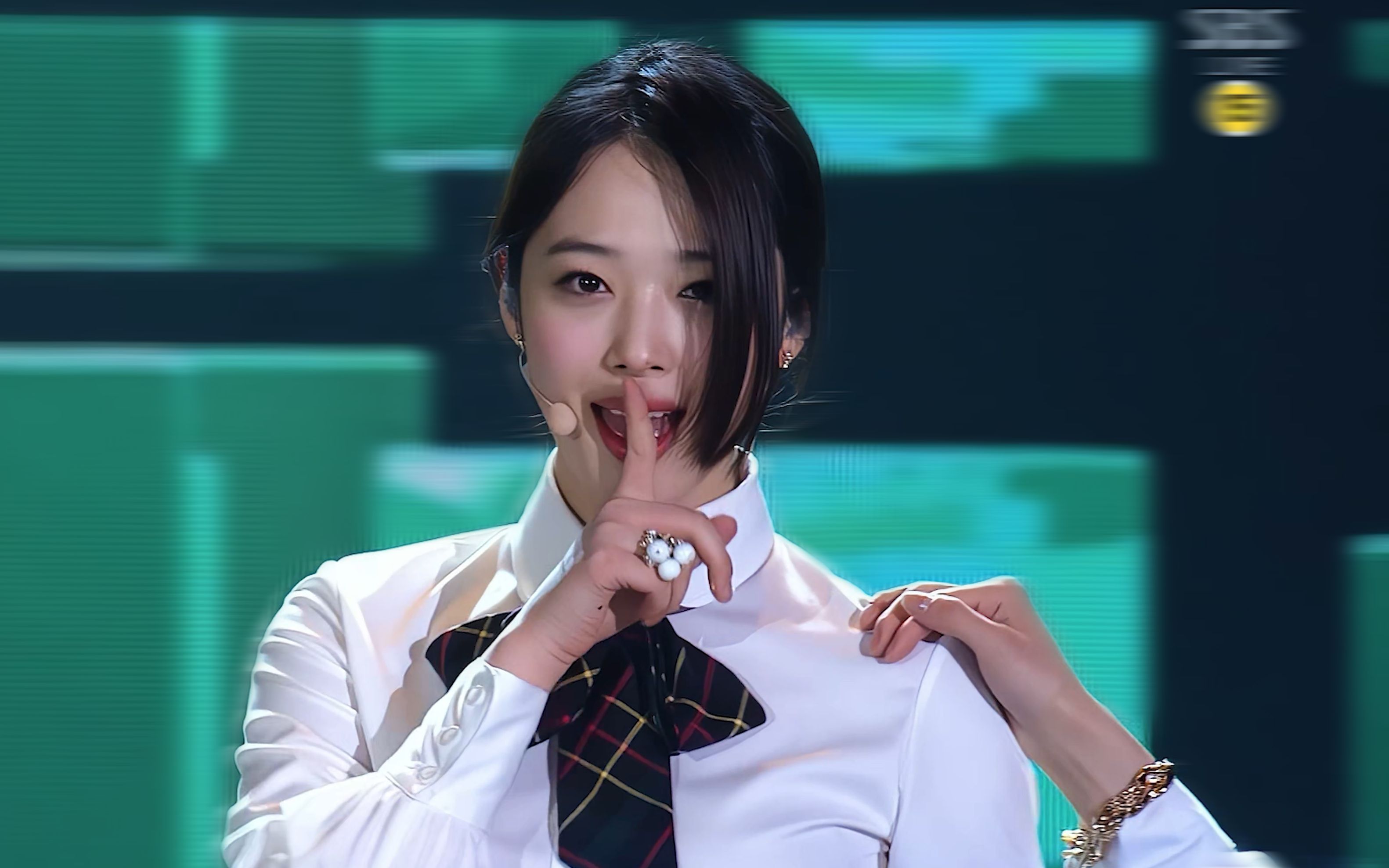 [图]【4K LIVE】f(x) - Shadow + Rum Pum Pum Pum(131229 SBS Gayo Daejeon)