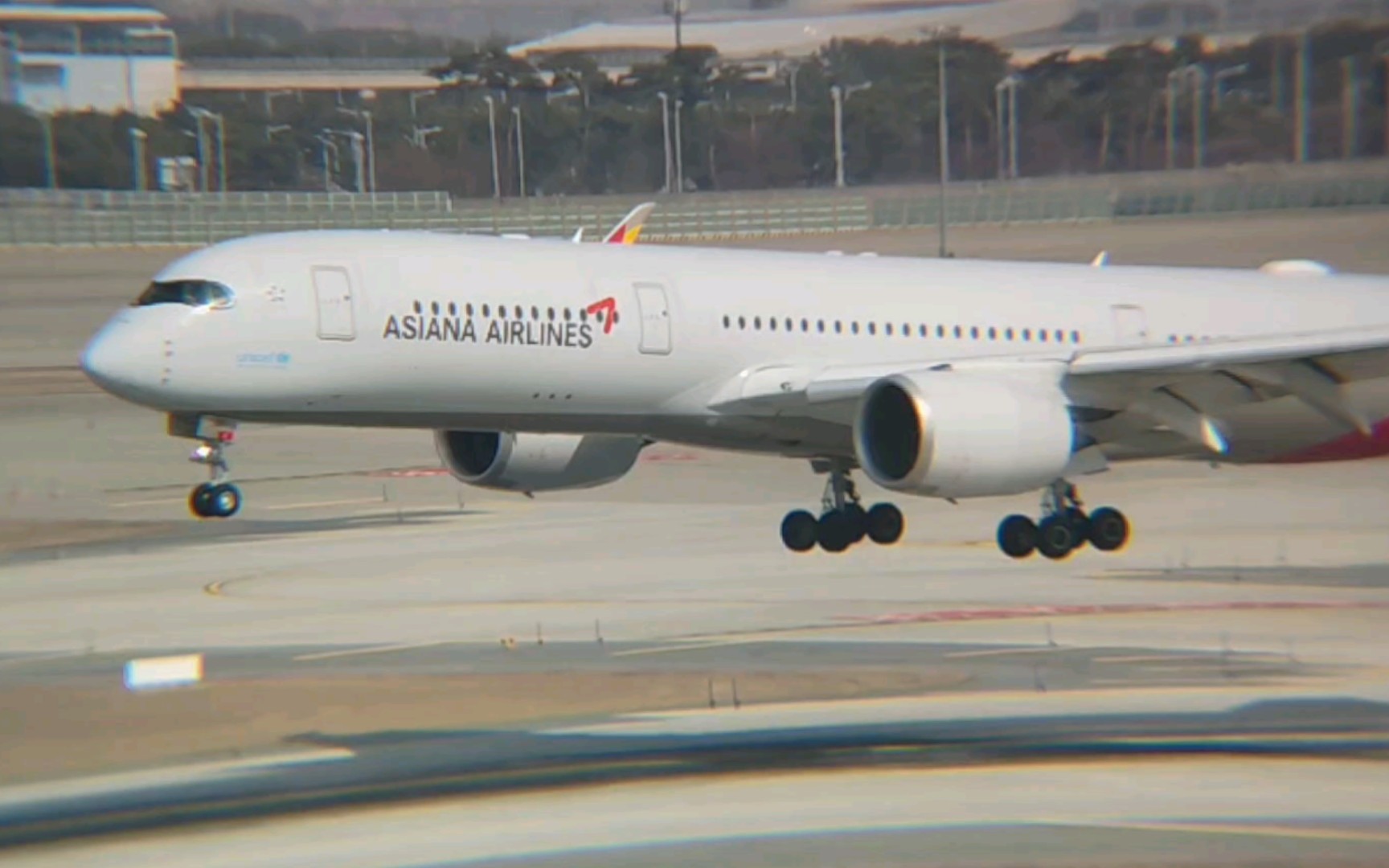 韩亚航空a350降落慢镜头