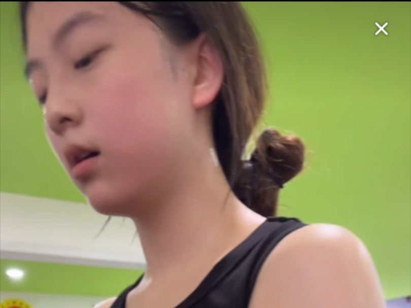 服表生 朱婷 光脚训练 体能课 小脸红扑扑 240521