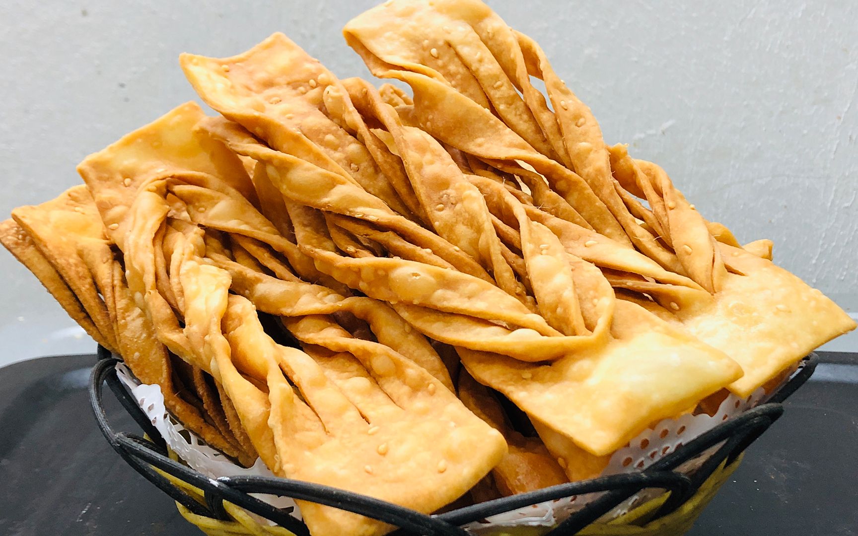 姜汁排叉的家常做法,过年很受欢迎的小吃,咬一口倍儿脆,嘎嘎香