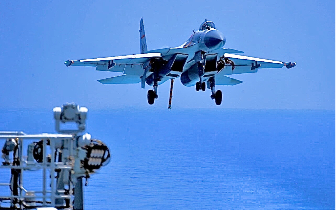 活动作品曼陀华歼15舰载机降落cv16