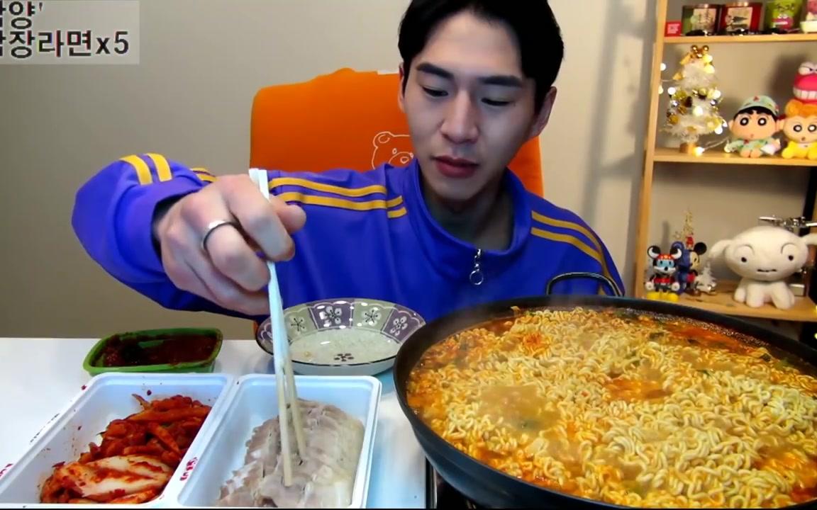 【奔驰小哥】180130 吃面 正常 四倍速_哔哩哔哩 (゜-゜)つロ 干杯