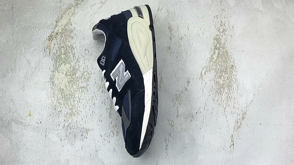 #实拍视频公司级 NB990V2 新百伦 老爹鞋 不盲从跟风 亦是New Balance的魅力所在原厂级别 New Balance in USA M990哔哩哔哩bilibili