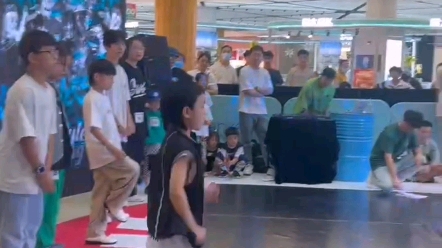 [图]dancing boy!