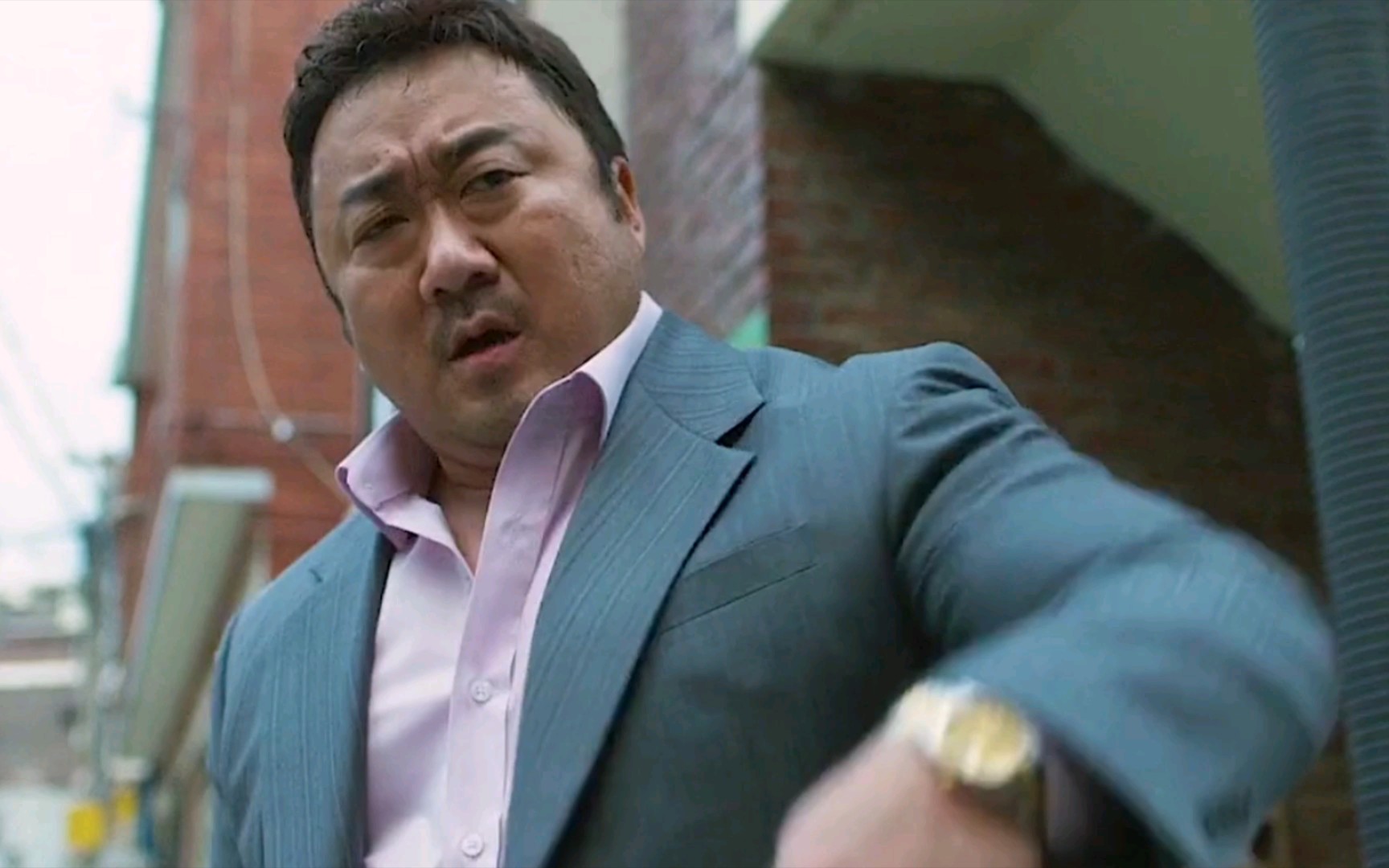 穿了西装的马东锡也照样一巴掌解决你