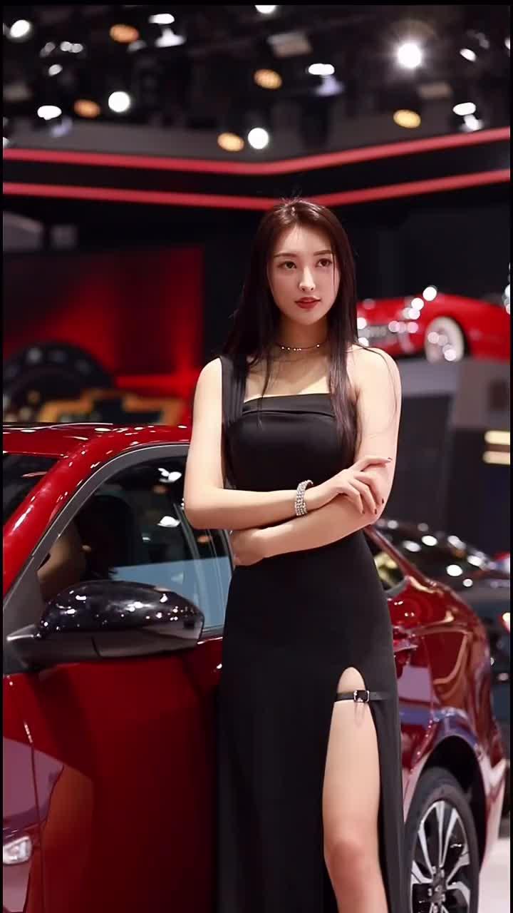 创作灵感 王语会紧身牛仔裤国际超模大赛 #车模小姐姐 @dou 小助手