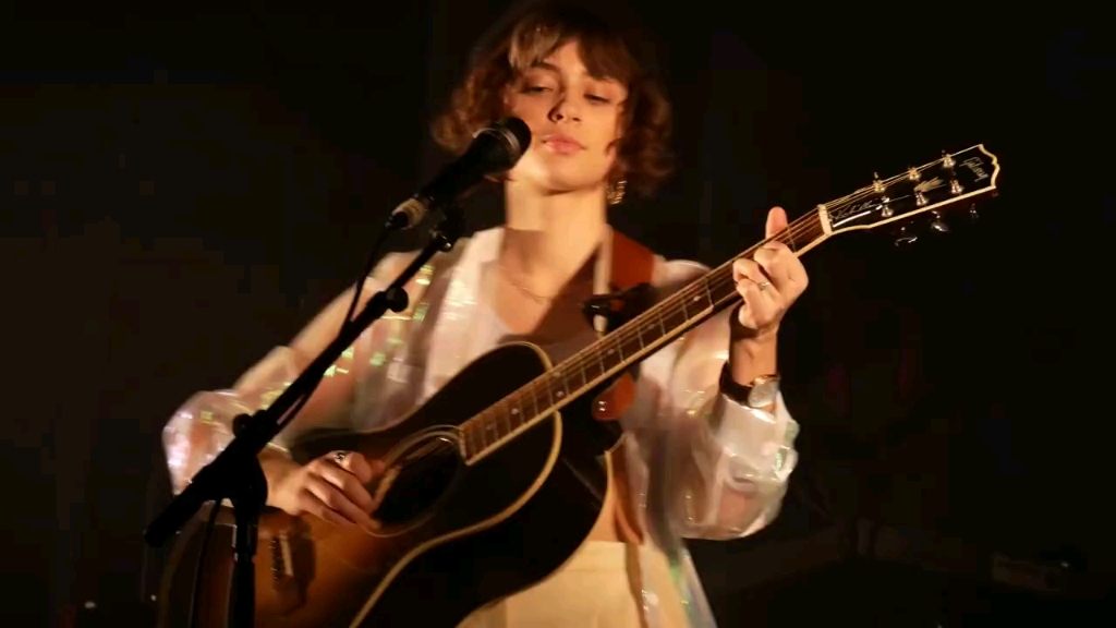 法国女歌手pomme演绎的《千与千寻》主题曲