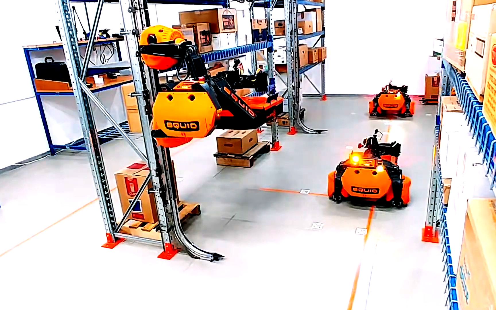 全自动仓库机器人,可处理各种包裹,堪称货架上的"搬运工"