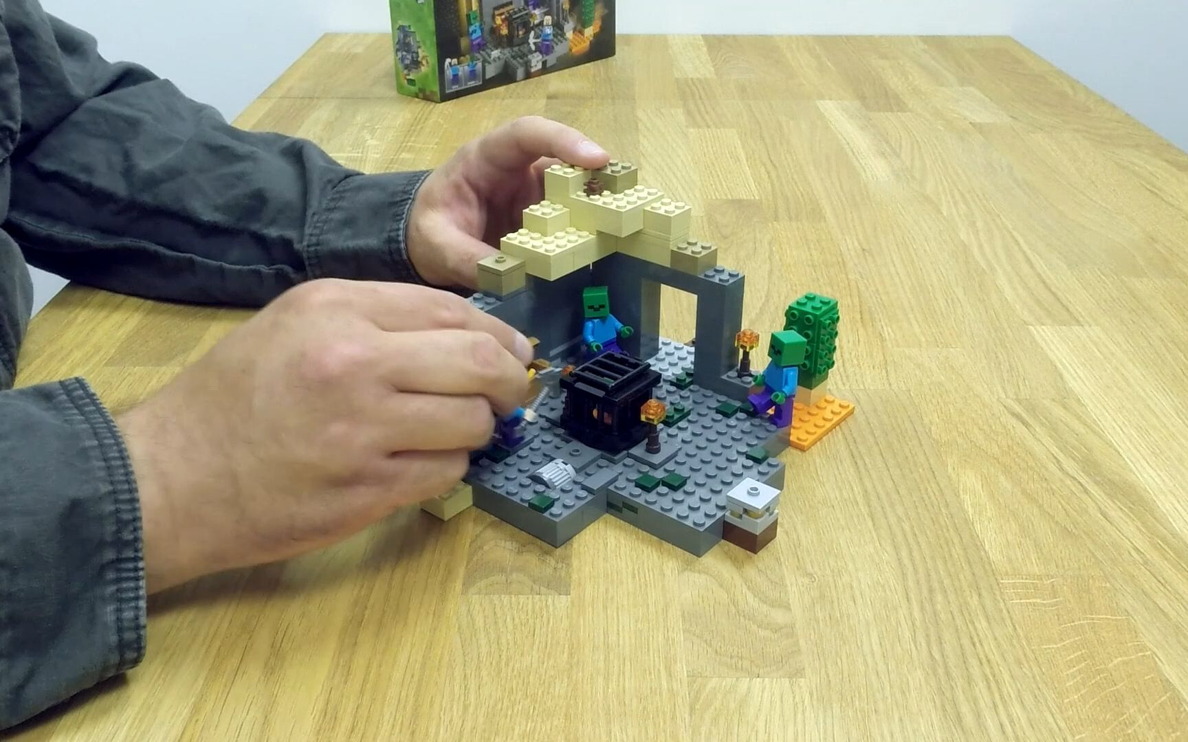 乐高我的世界21119僵尸洞穴 套装展示【乐高官方视频搬运】