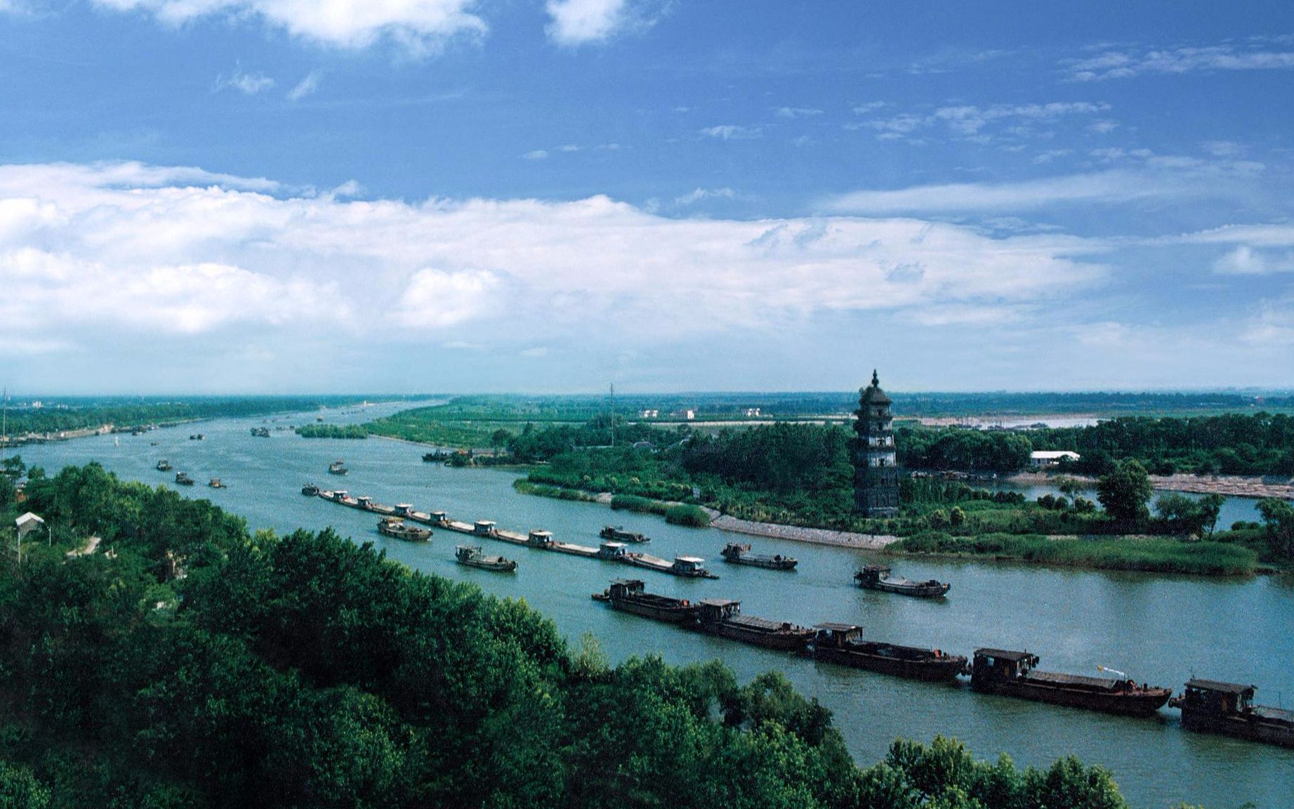 隋炀帝开凿的大运河,是世界上伟大工程之一.