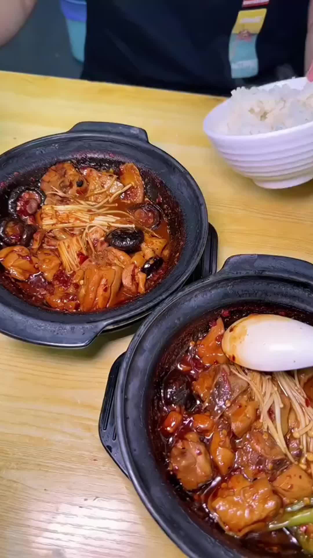 鲜香四溢,黄焖鸡米饭,一份就能满足你的味蕾