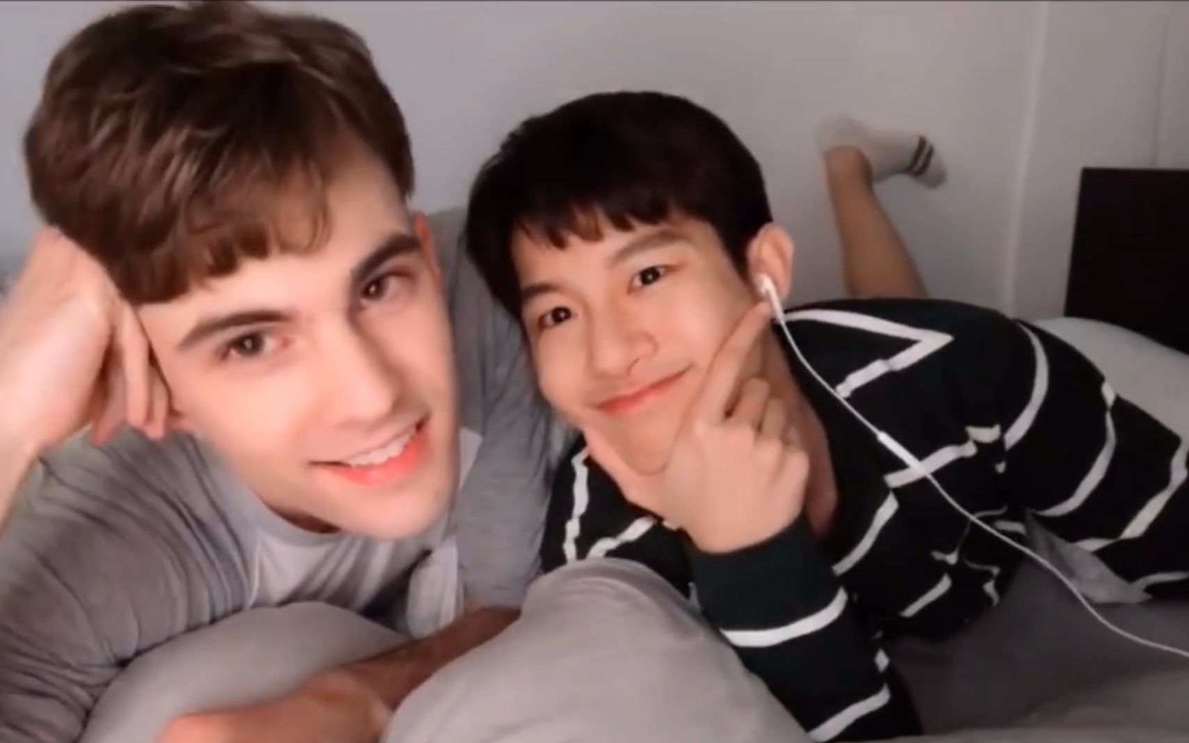 高能预警抖音上成群结队秀恩爱的帅哥们你有被虐到吗