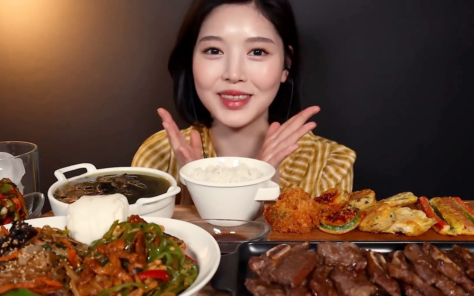 【boki吃播】韩式满汉全席:la牛排,海带汤,炒辣椒杂菜,什锦煎饼,炸
