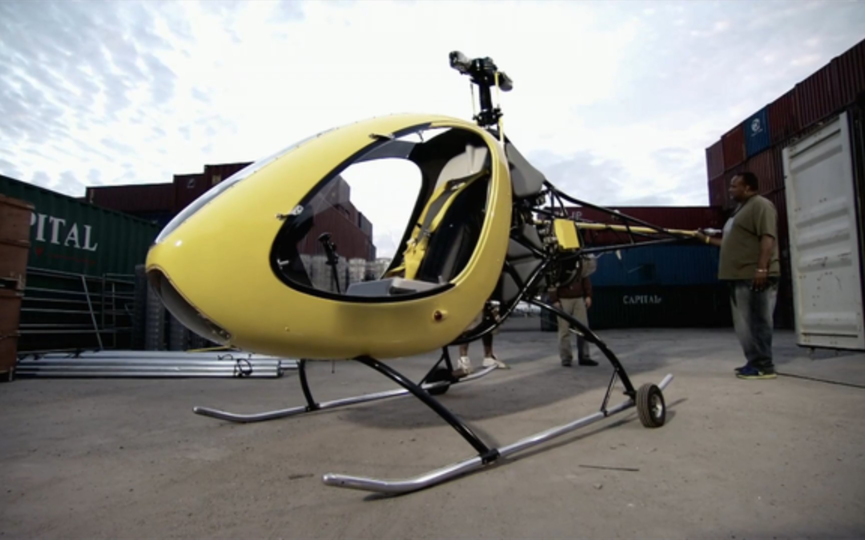 活动  集装箱寻宝开出单人直升机,价值70000美元,直接起飞,纪录片