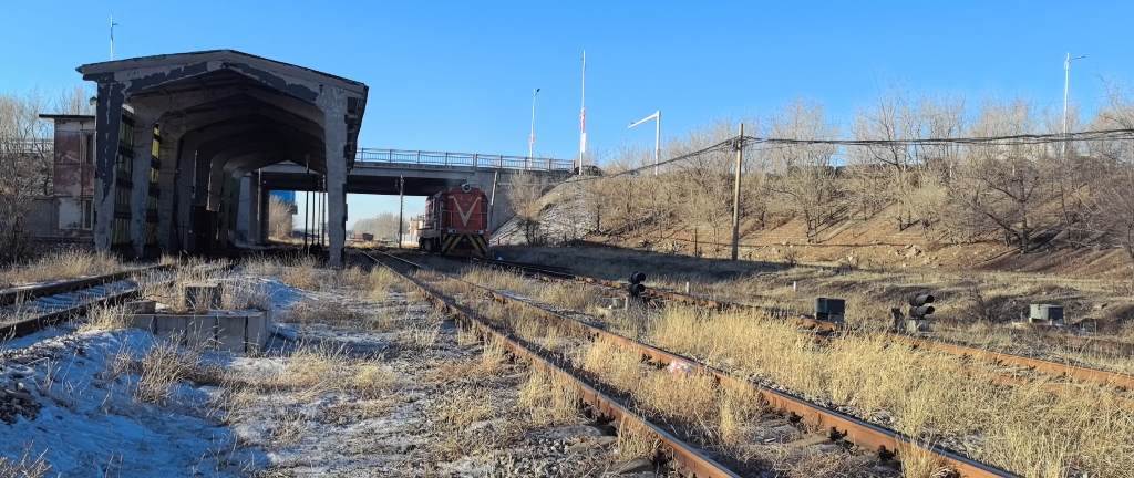 中国铁路平煤线:df12型内燃机车单机元宝山风水沟煤矿铁路停车