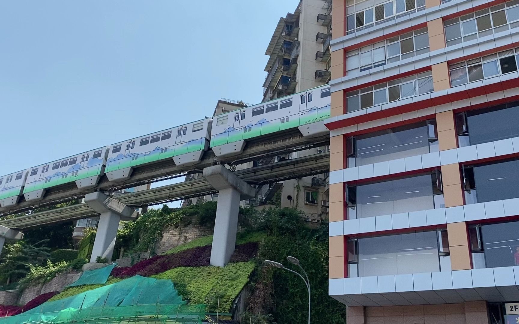 重庆轻轨- 2号线-李子坝站