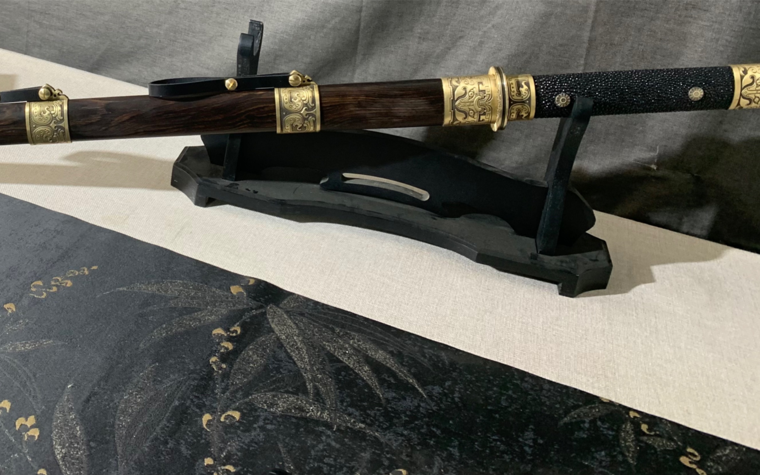 黑色鱼皮柄唐横刀