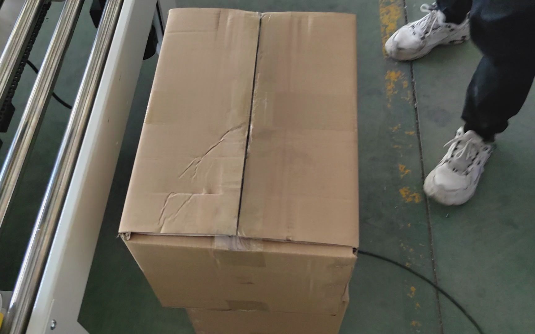 自动折盖十字封箱机